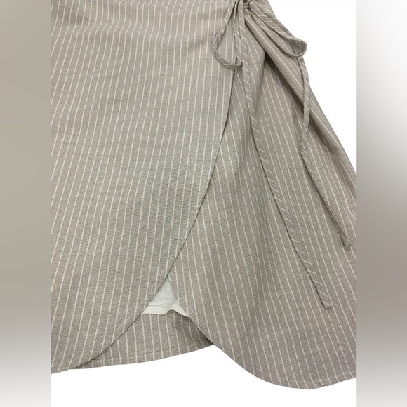 Linen Lux Wrap Dress - Picture 3 of 3